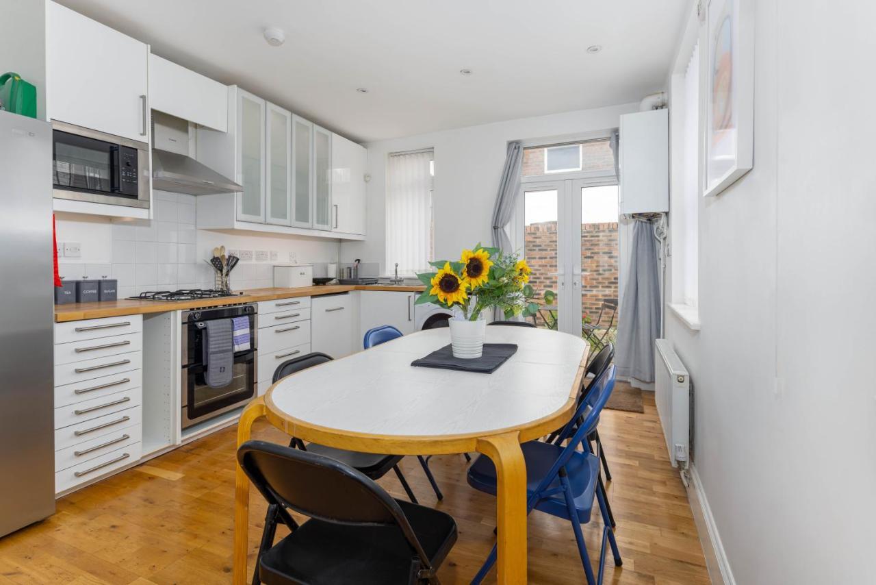 Air Host & Stay - Rockfield House - Sleeps 8 Liverpool Exterior photo