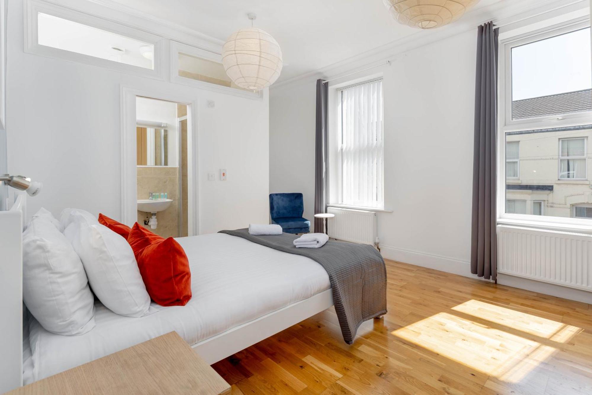 Air Host & Stay - Rockfield House - Sleeps 8 Liverpool Exterior photo