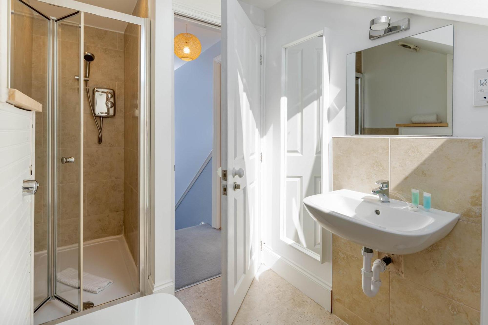 Air Host & Stay - Rockfield House - Sleeps 8 Liverpool Exterior photo